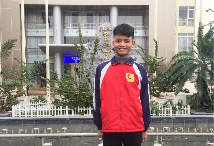 Sinh viên Trần Quốc Tuấn trường đại học công nghiệp Hà Nội
