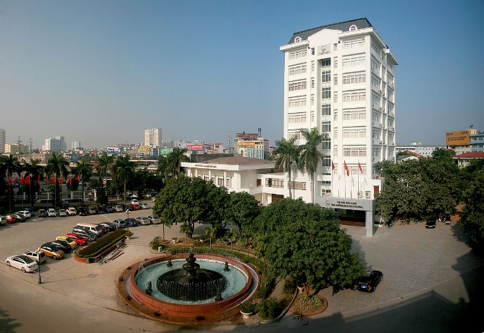 Nằm ngủ thấy bắt gà ở trong trường đại học Quốc Gia Hà Nội