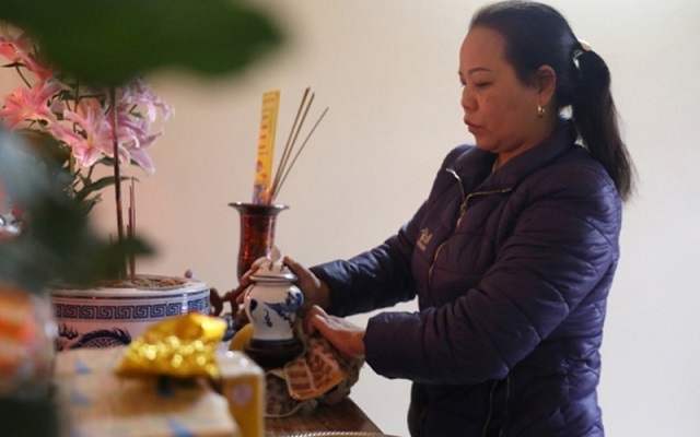 Chăm sóc bàn thờ tổ tiên thường xuyên cũng là cách giải đen hay Chăm sóc bàn thờ tổ tiên thường xuyên cũng là cách giải đen hay