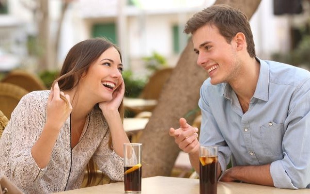 Nằm mơ thấy người quen lâu ngày không gặp đánh con gì