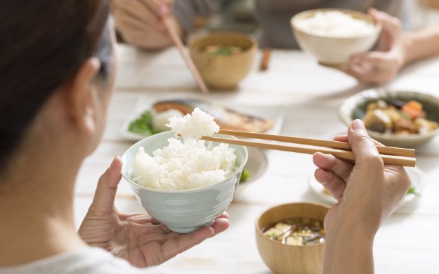 Mơ thấy ăn cơm có ý nghĩa gì?