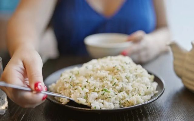 Giải mã các trường hợp mơ thấy ăn cơm thường gặp Giải mã các trường hợp mơ thấy ăn cơm thường gặp