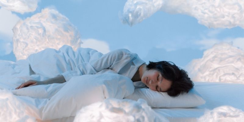 Chi tiết thông điệp giấc mơ đi tắm ít người biết